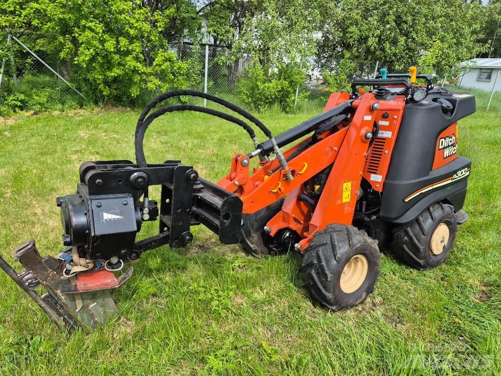 Ditch Witch R300 Trenchers
