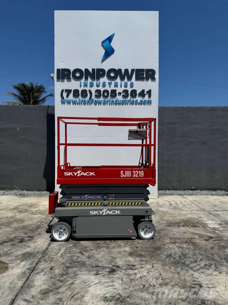 SkyJack SJ III 3219 Scissor lifts
