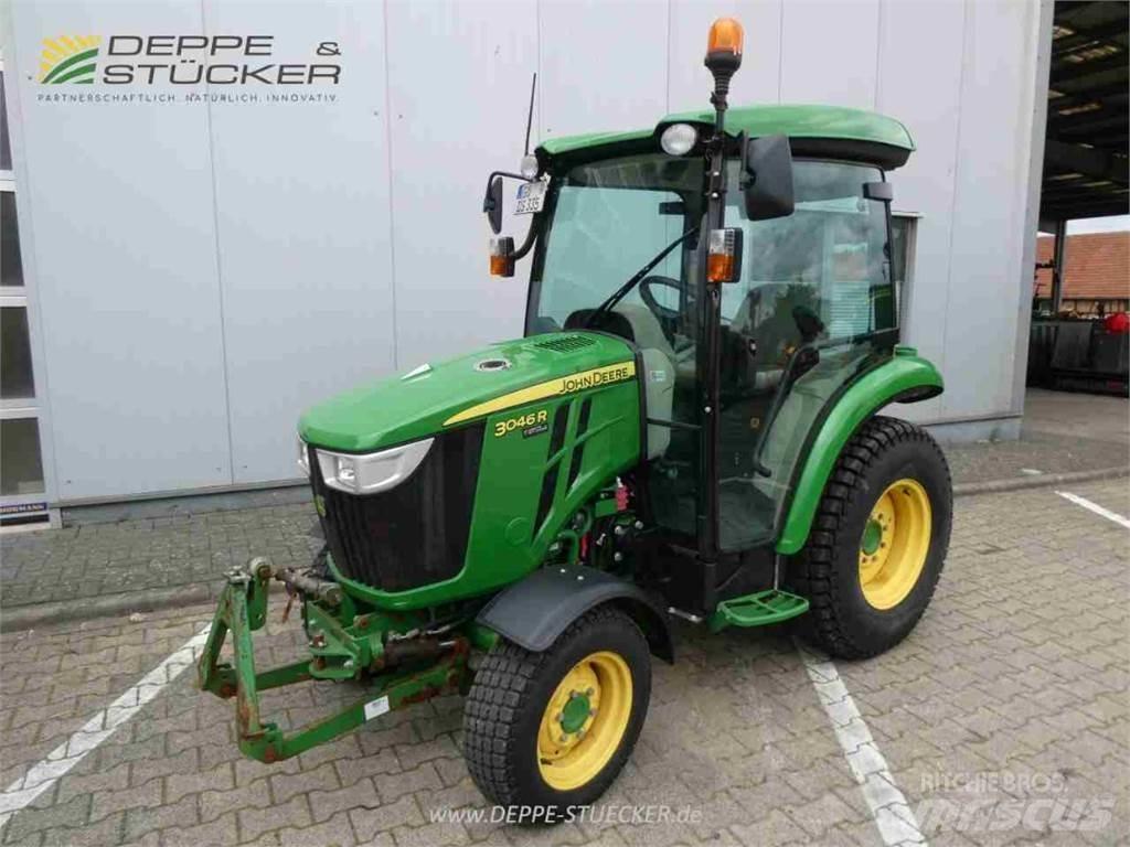 John Deere 3046R Compact tractors