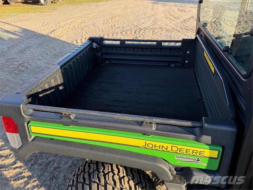 John Deere 835M Farm machinery