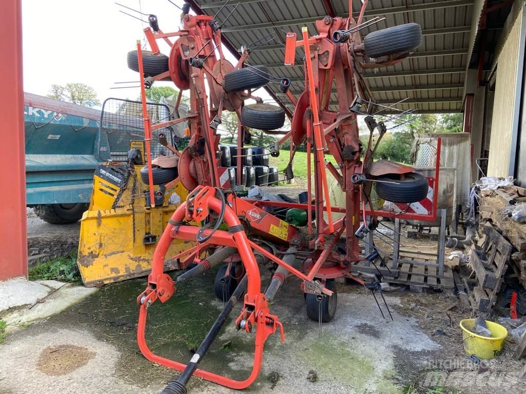Kuhn GF8702 Rakes and tedders