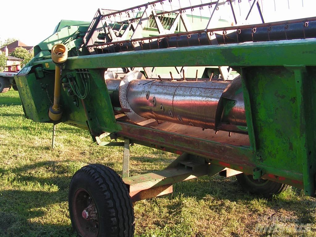 John Deere 2054 Combine harvesters