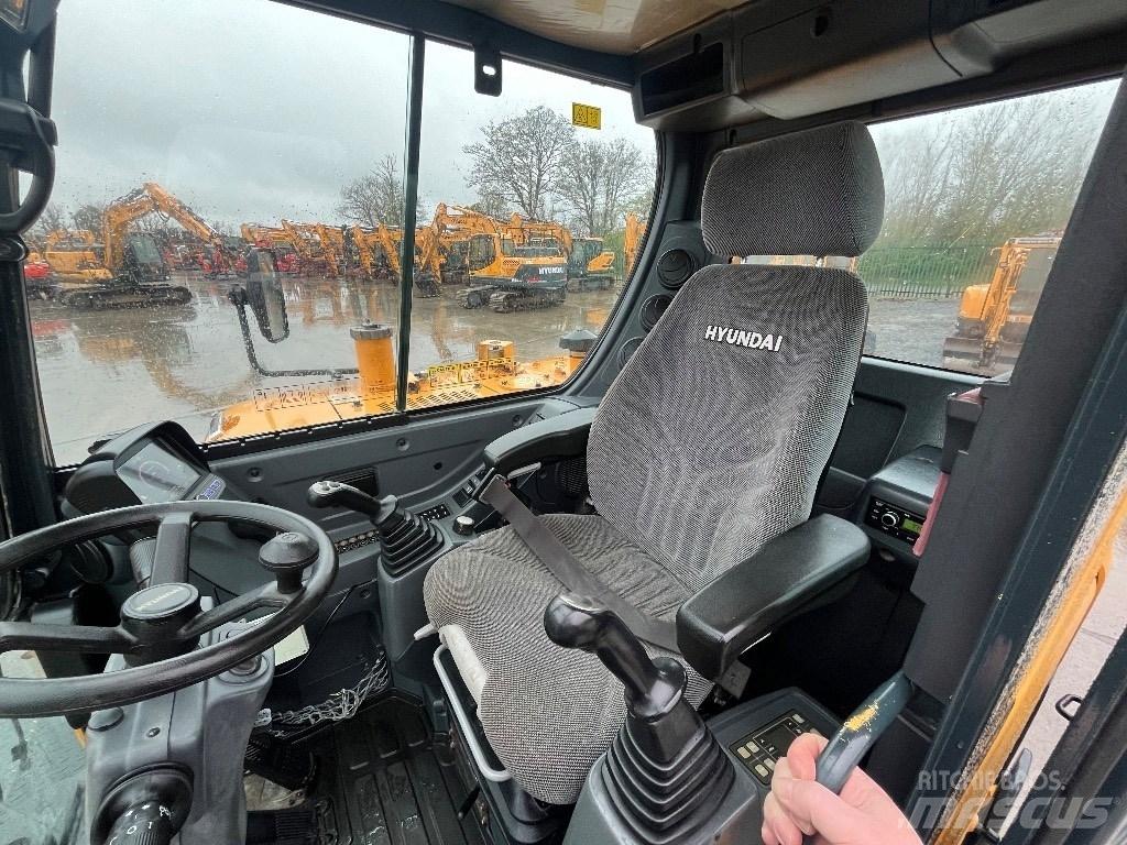 Hyundai R55W-9A Wheeled excavators