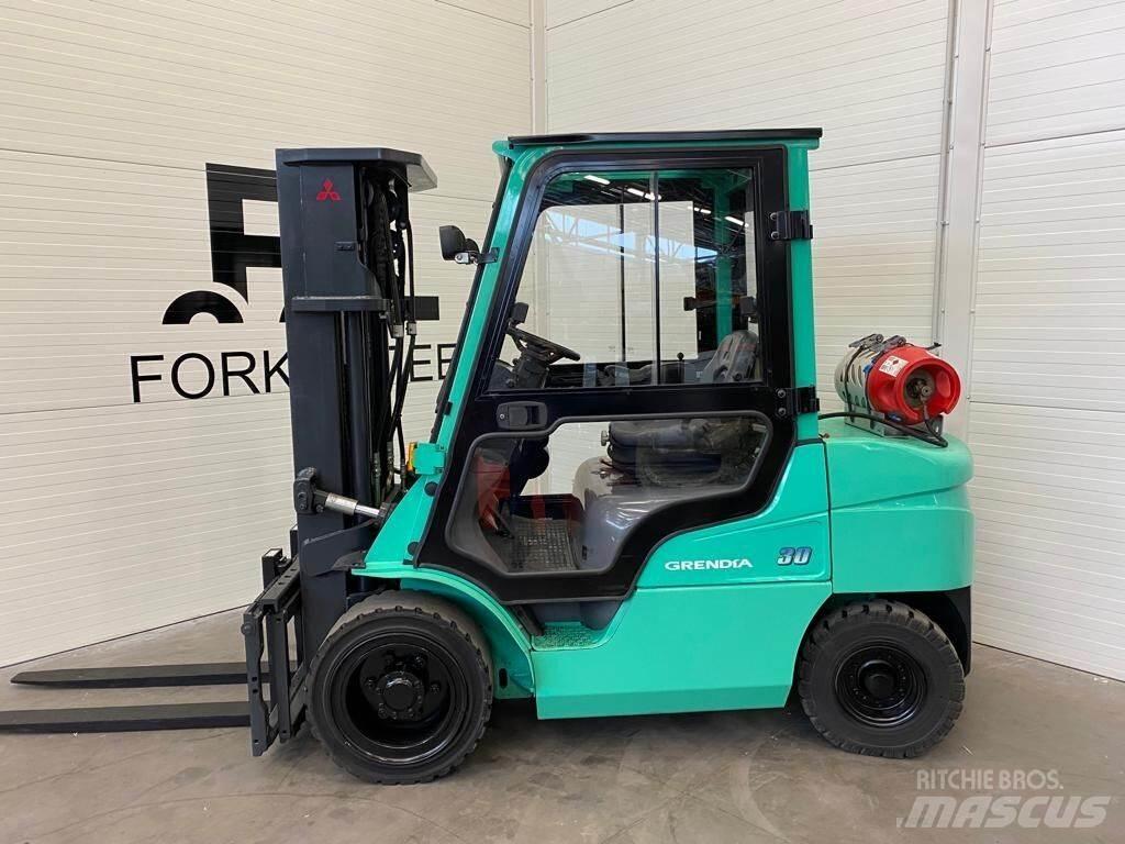 Mitsubishi FG30N LPG trucks