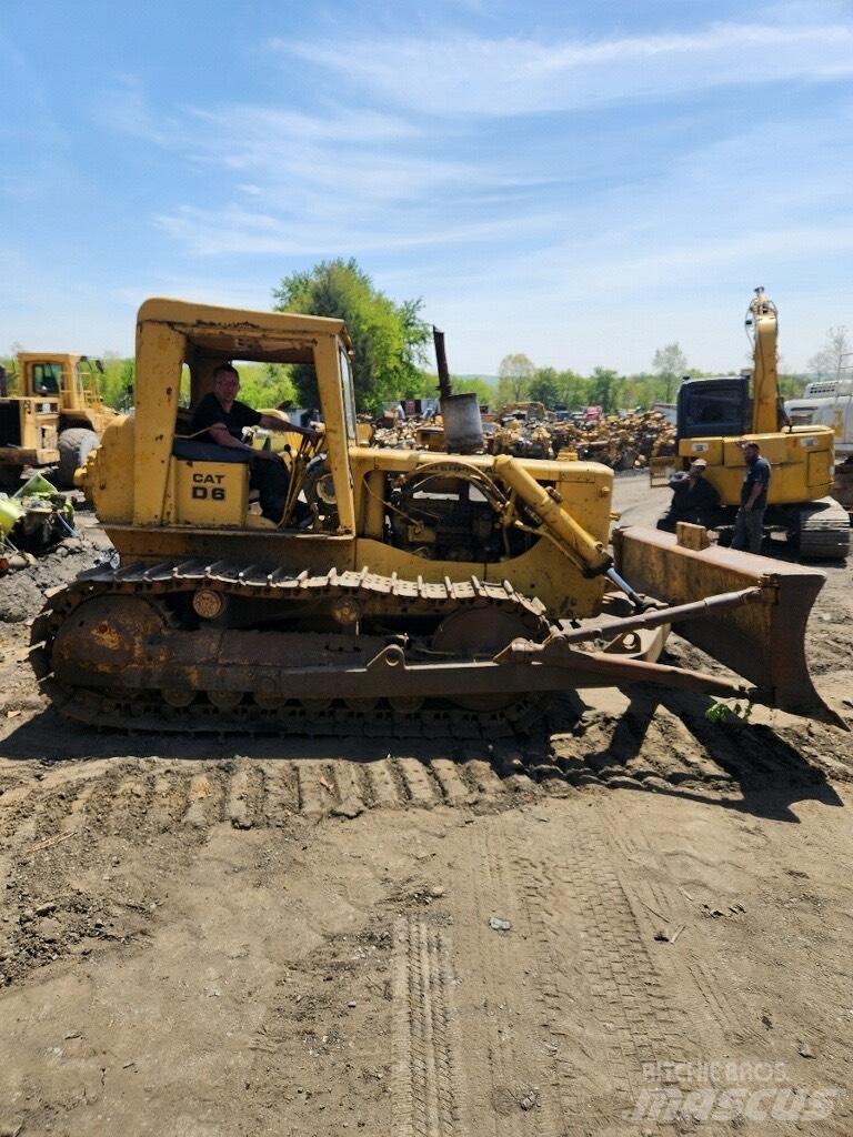 CAT D 6 Crawler dozers