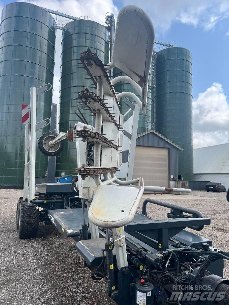 Arcusin AutoStarcker Bale trailers