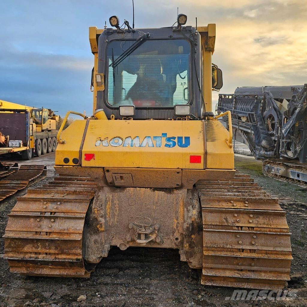 Komatsu D61PX-15F0 Crawler dozers