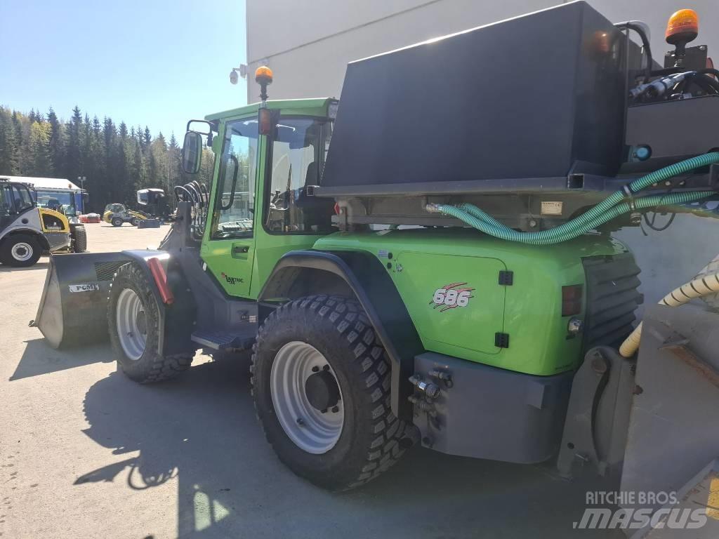 LM Trac 686 Wheel loaders