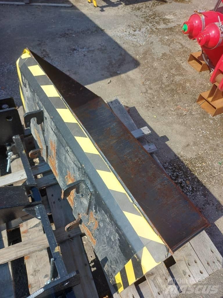 Norcar 1000 Front loader accessories