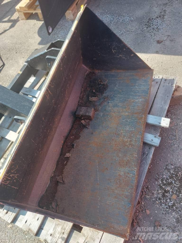 Norcar 1000 Front loader accessories