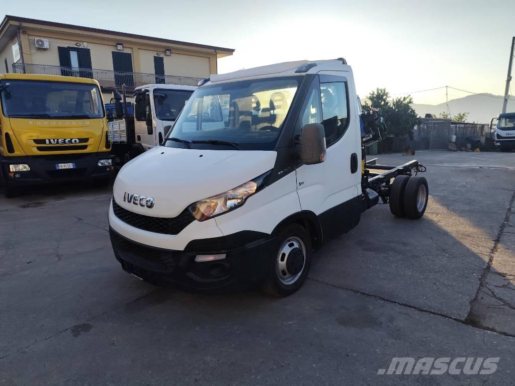 Iveco Daily 35-150 Truck mounted cranes