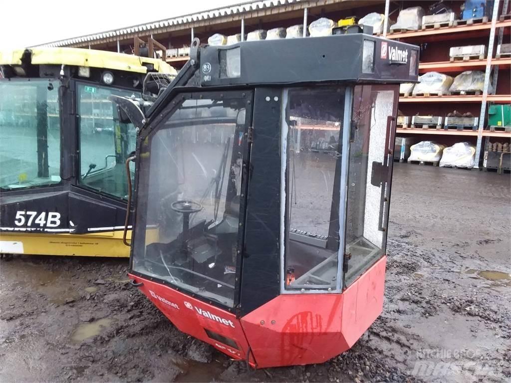 Valmet 911.1 Cabins and interior