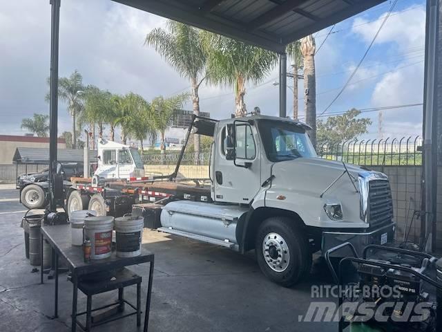Freightliner 114SD Demountable trucks