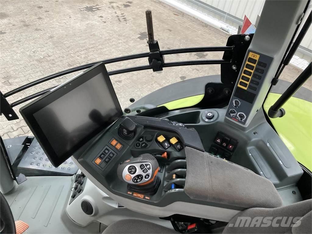 CLAAS Axion 870 Tractors
