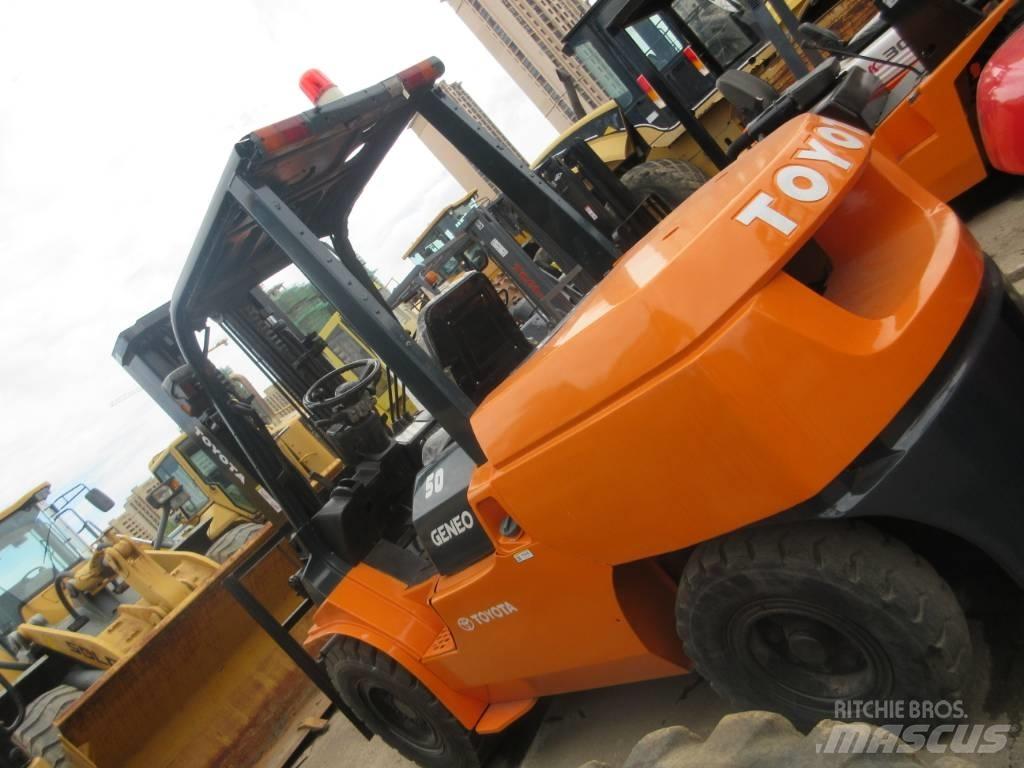 Toyota FD 30 Diesel trucks
