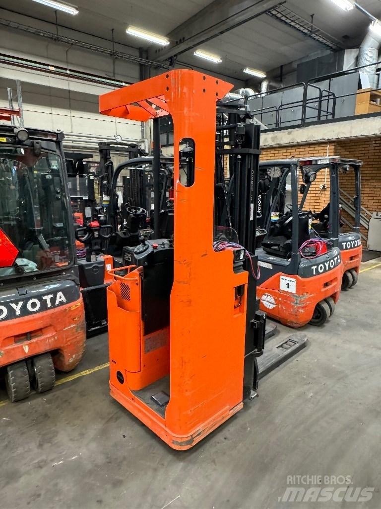 Toyota SSE135L Self propelled stackers