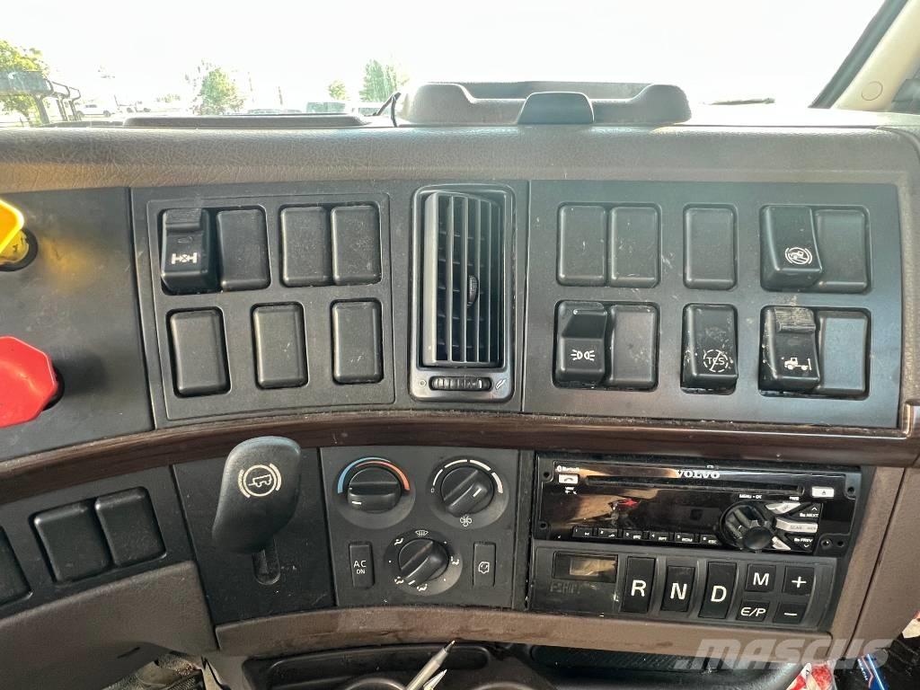 Volvo VNL 42 T300 Prime Movers