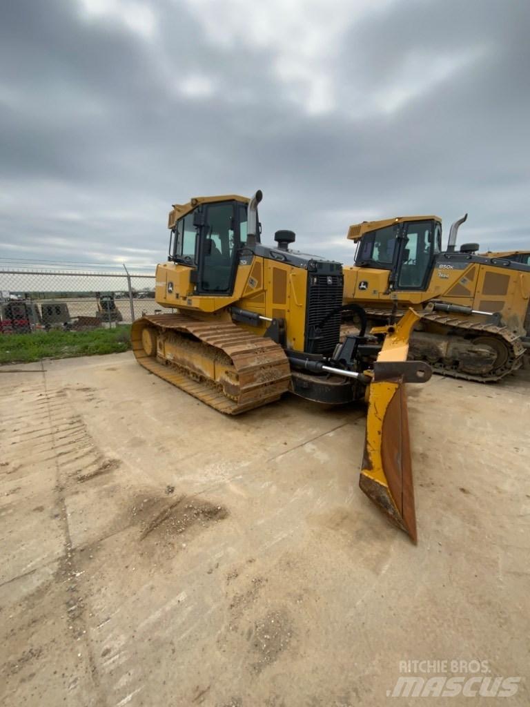 DEERE 750K Crawler dozers