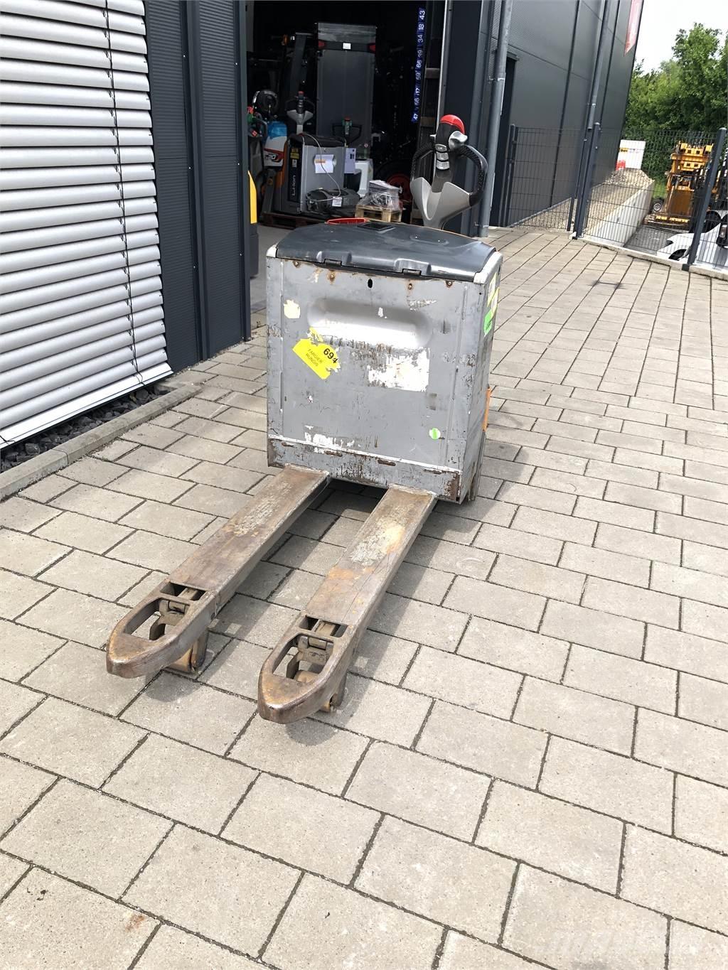 Still EXU16 Low lifter