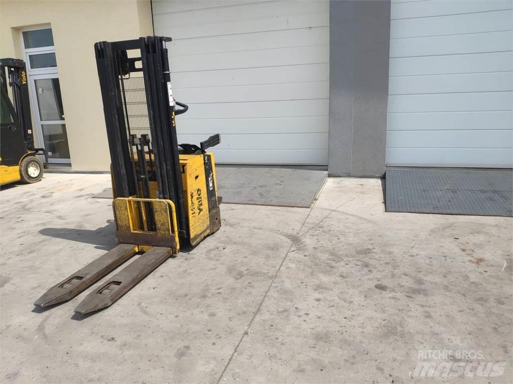 Yale MS15X IL Pedestrian stacker