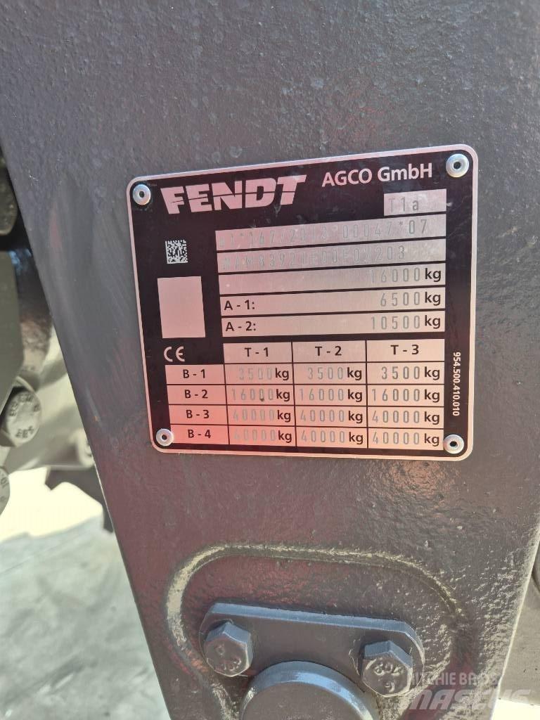 Fendt 822 Vario Tractors