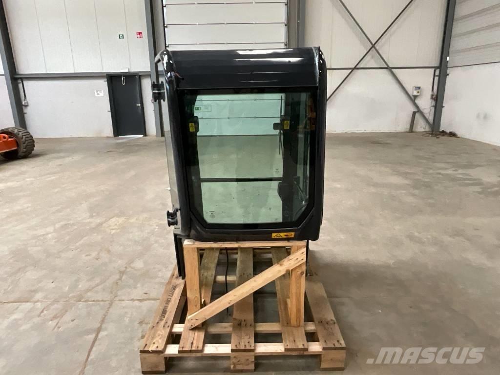 Kubota U 27-4 Cabins and interior