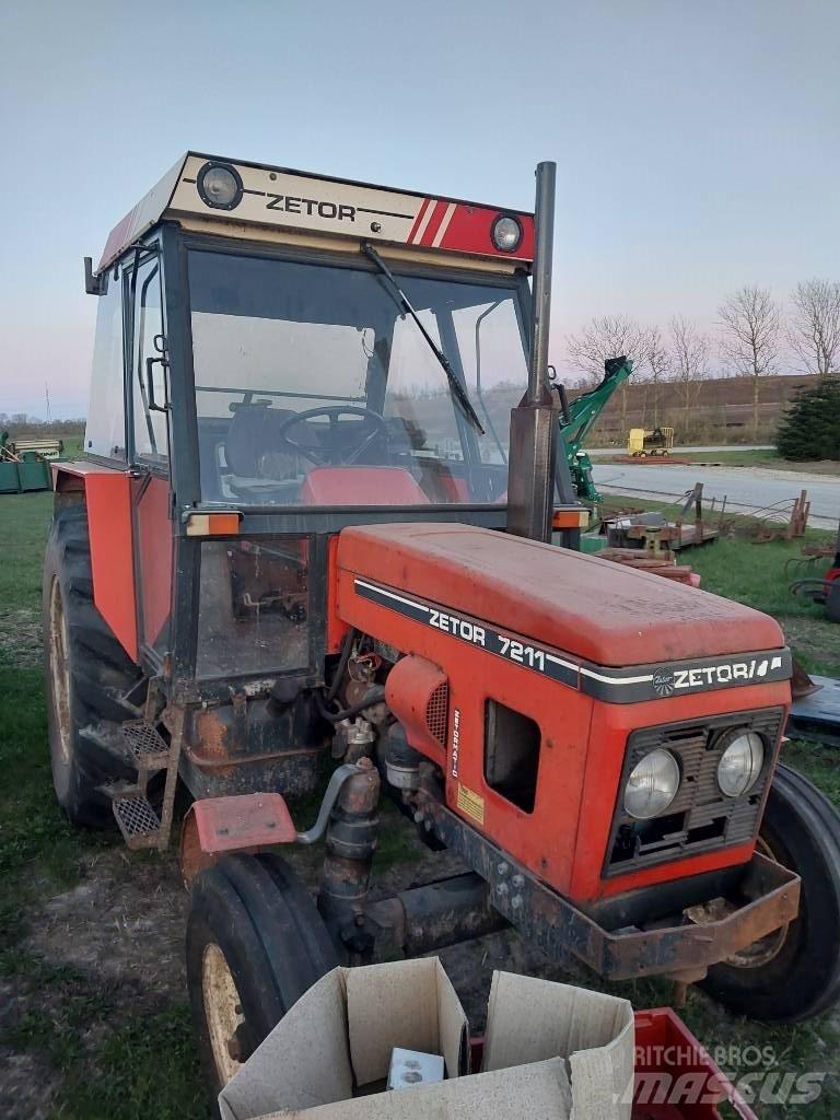 Zetor 7211 Tractors