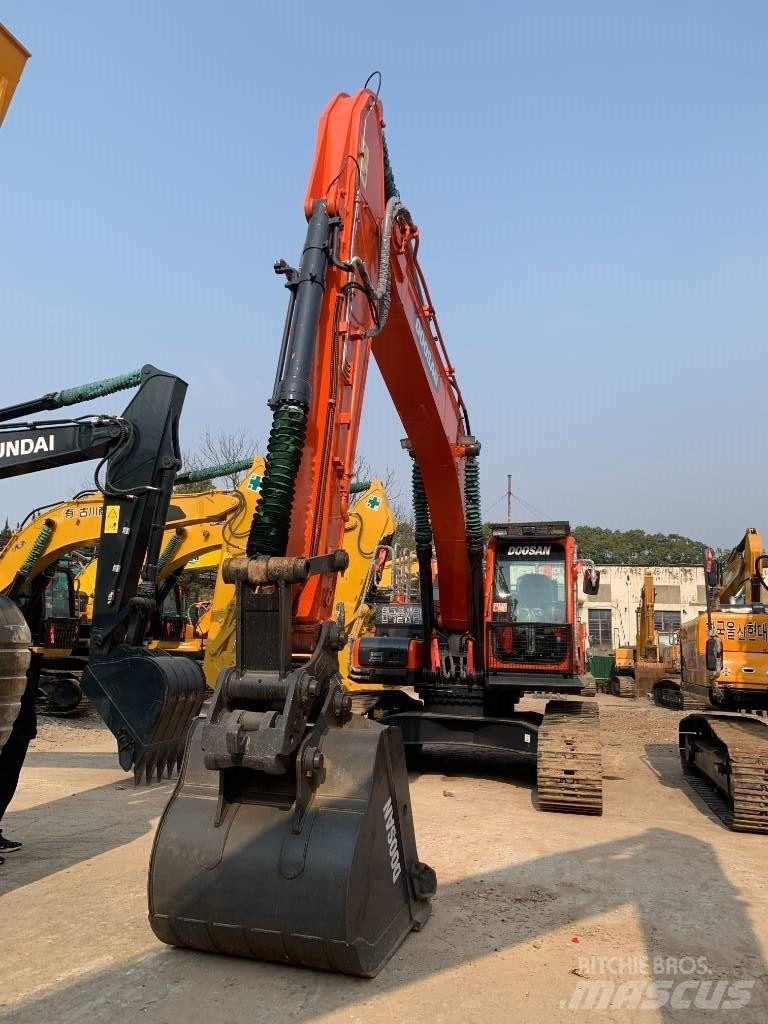 Doosan DX 300 LCA Crawler excavators