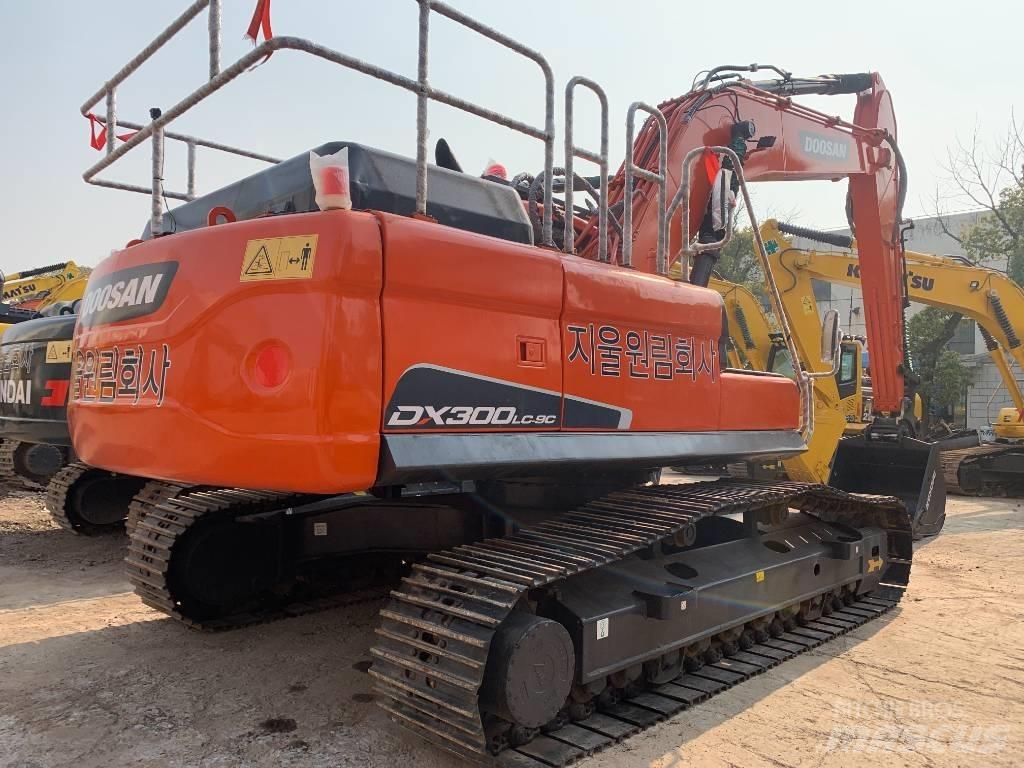 Doosan DX 300 LCA Crawler excavators