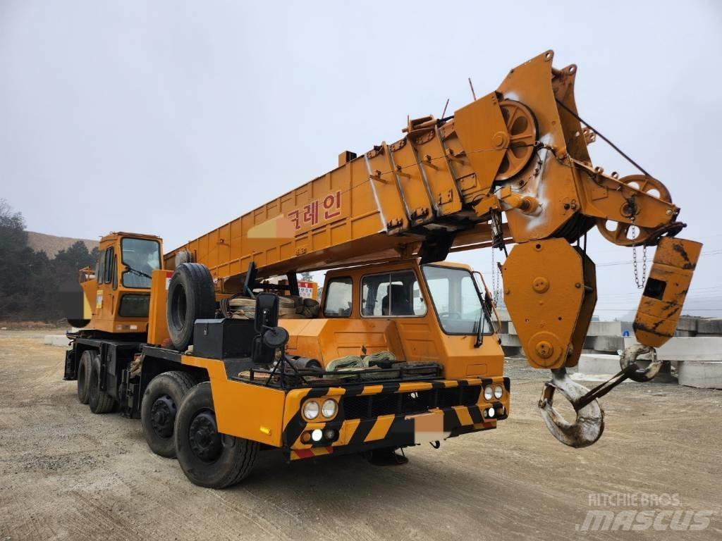 Hyundai HC 50 All terrain cranes