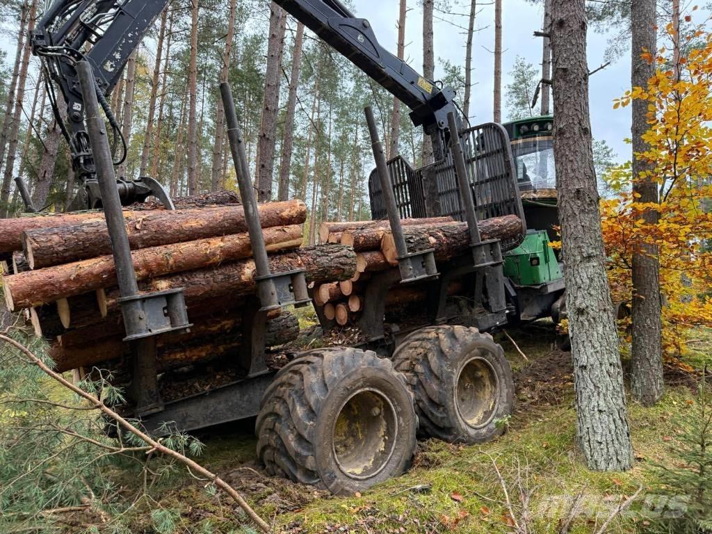 John Deere 1010 E Forwarders