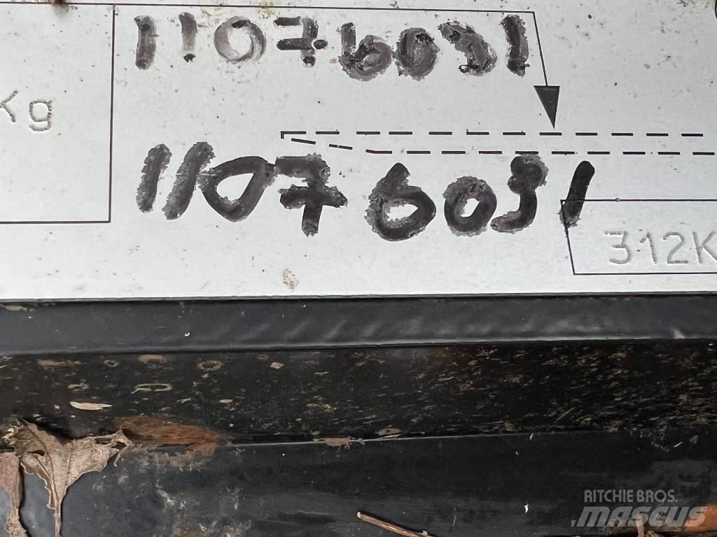 JCB QFIT HEADSTOCK Other loading and digging and accessories