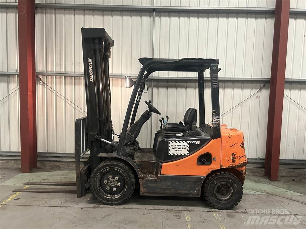 Doosan D25S-5 Diesel trucks