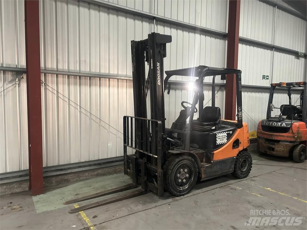 Doosan D25S-5 Diesel trucks
