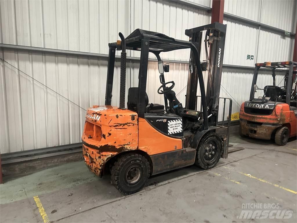 Doosan D25S-5 Diesel trucks