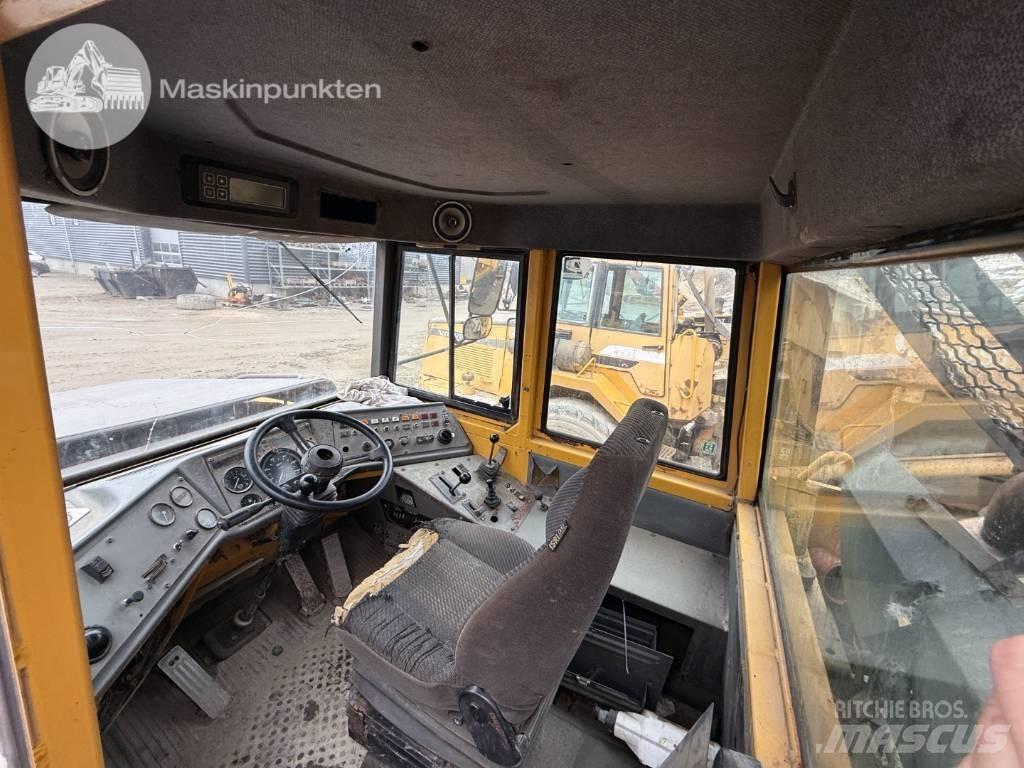 Volvo A 25 C Articulated Haulers