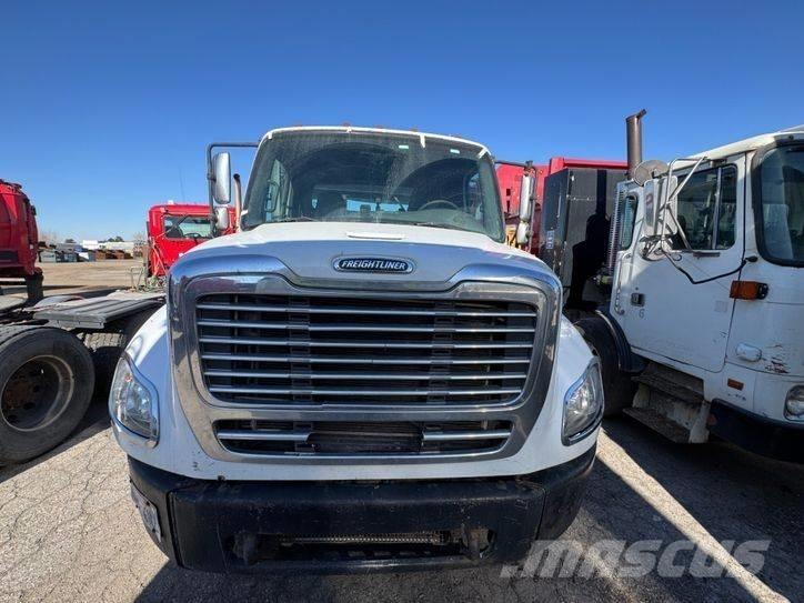 Freightliner M2 Demountable trucks