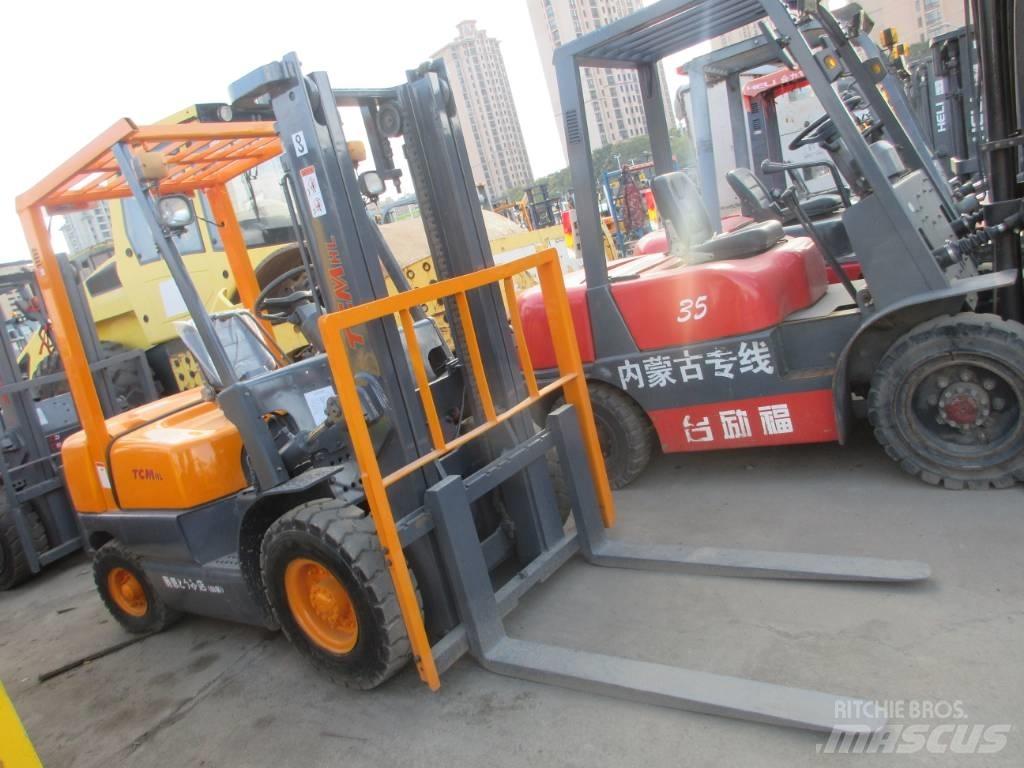TCM FD 30 Diesel trucks