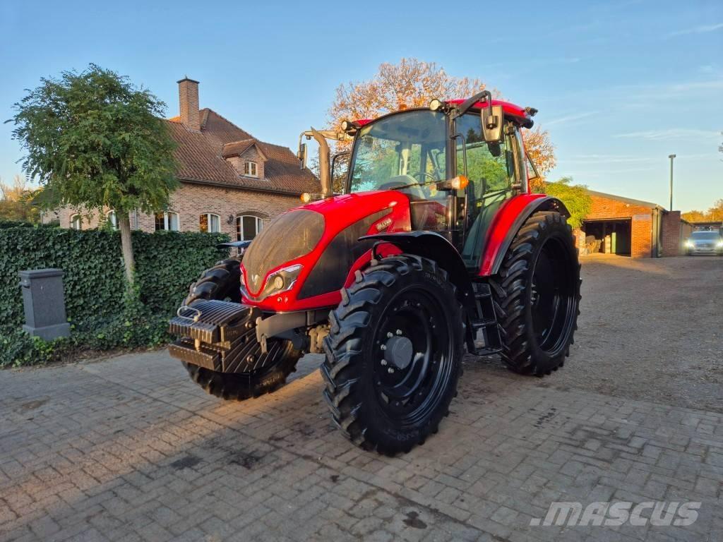 Valtra A105 HiTech Tractors