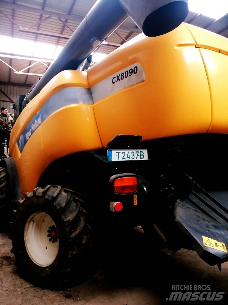 New Holland CX 8090 Combine harvesters