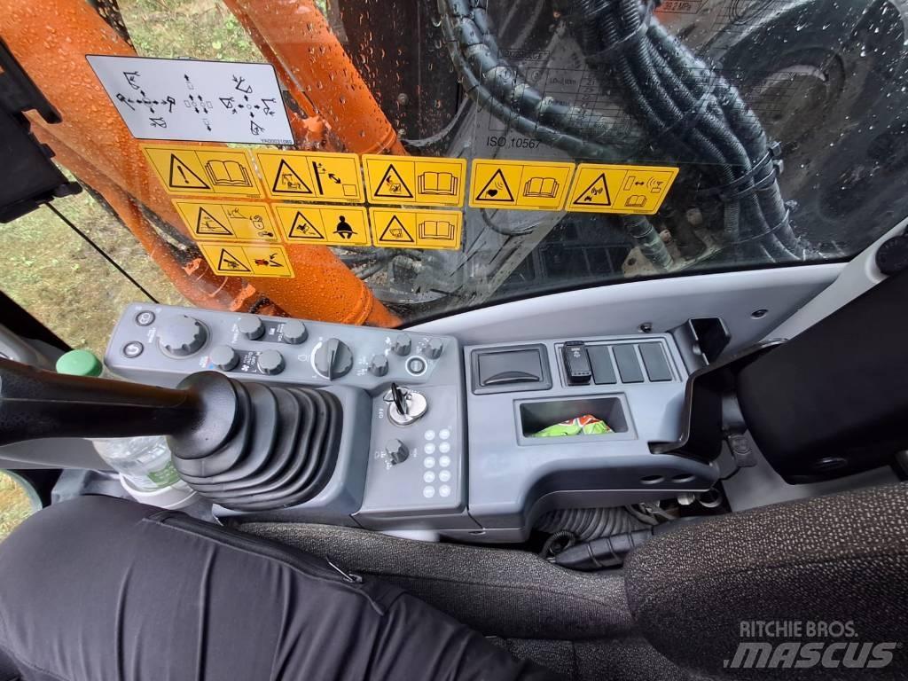 Hitachi ZX 225 US LC Crawler excavators