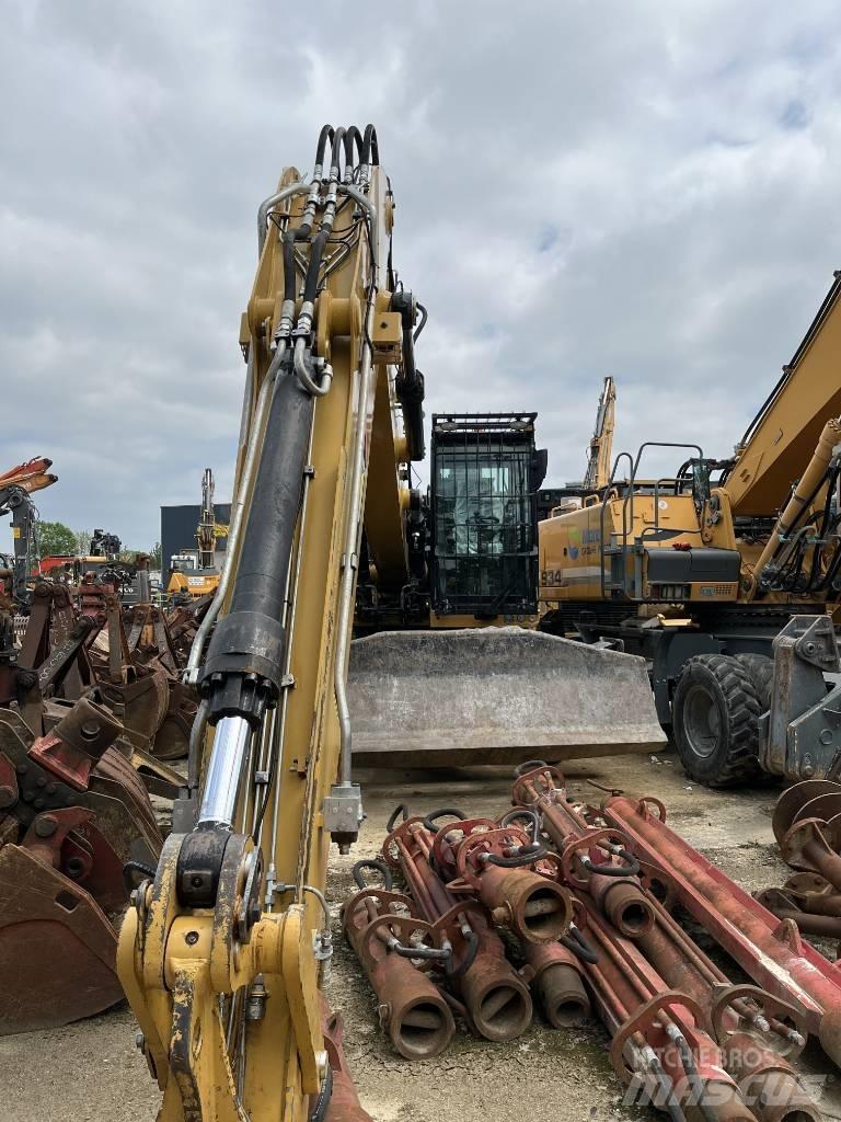 CAT MH 3024 Wheeled excavators