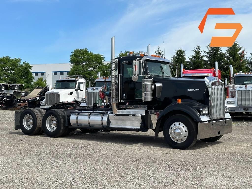 Kenworth W 900 Prime Movers