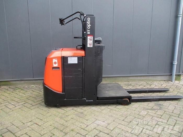 Toyota OSE 100W Low lift order picker