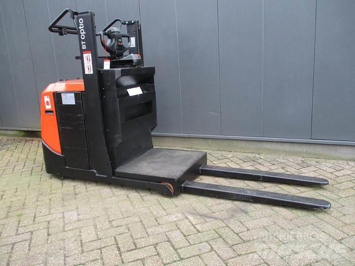 Toyota OSE 100W Low lift order picker