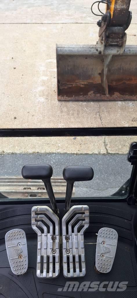 JCB JS 131 LC Crawler excavators