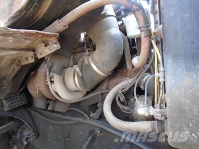 Ford LTL 9000 Snow blades and plows