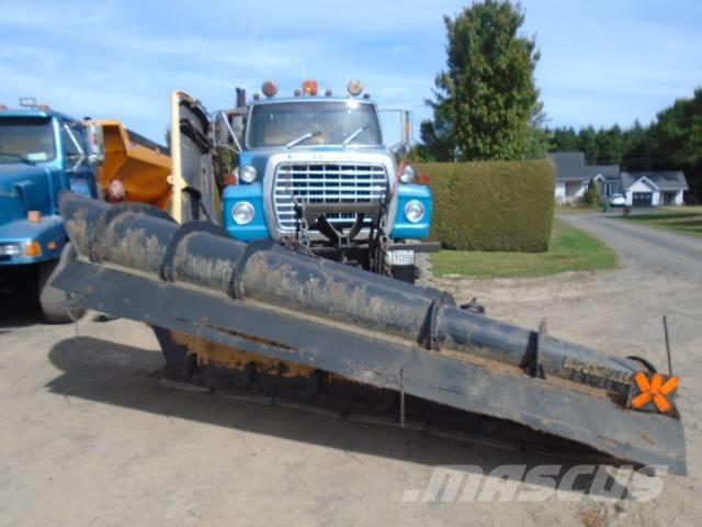 Ford LTL 9000 Snow blades and plows