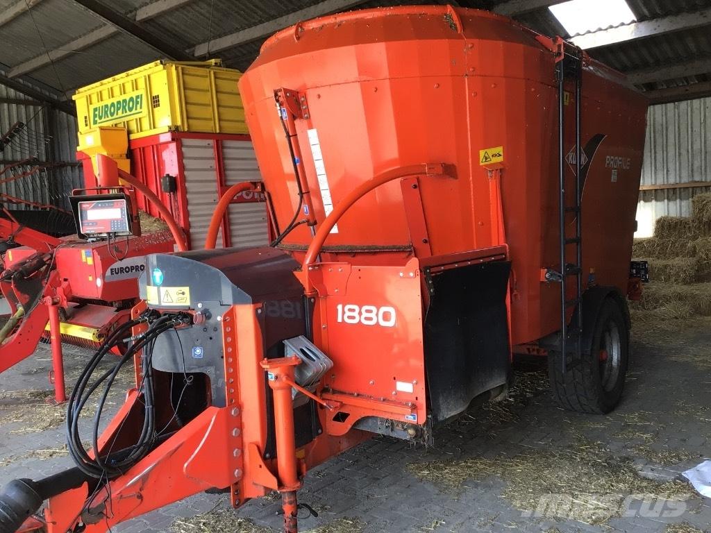 Kuhn Profile 1880 Feed mixer