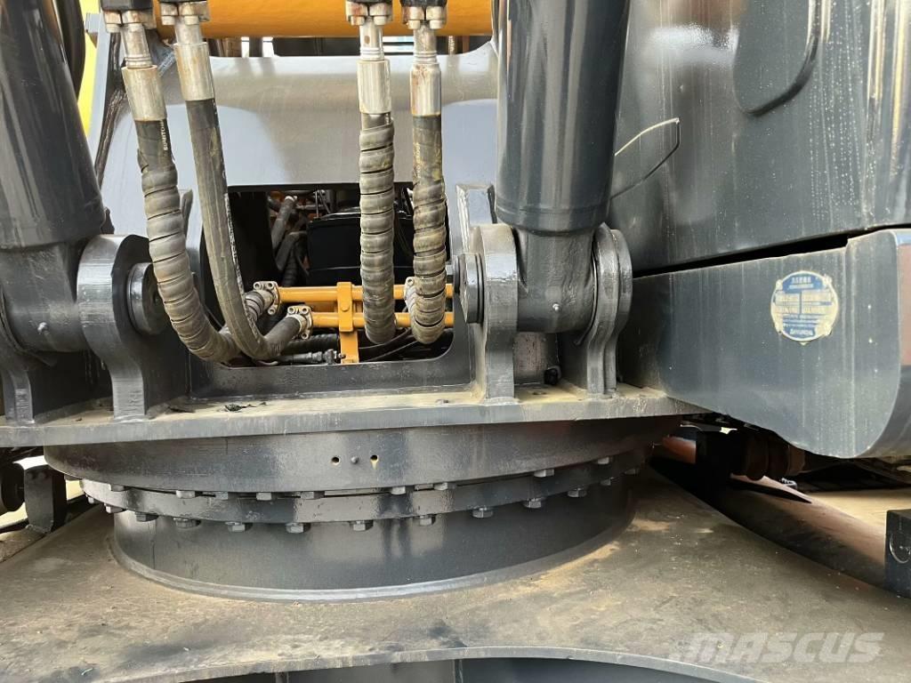 Hyundai 305 LC-9T Crawler excavators